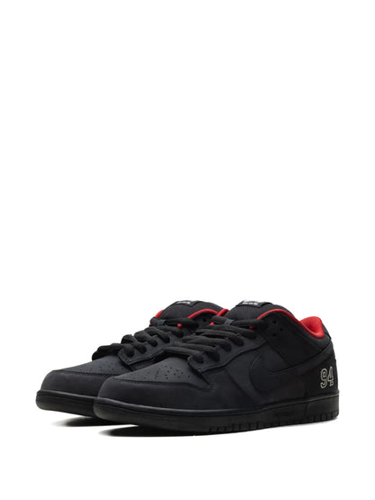 Nike SB Dunk Low "Supreme - Black"